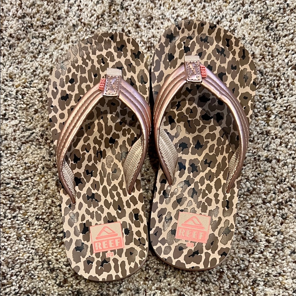 Girls size 2/3 Reef Brown Leopard Flip Flops with Metallic Straps
